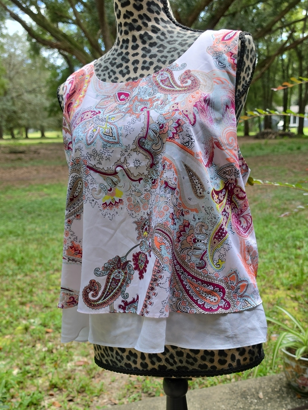 Bisou Bisou White Paisley Layered Sleeveless Camisole with Pink & Orange Accents